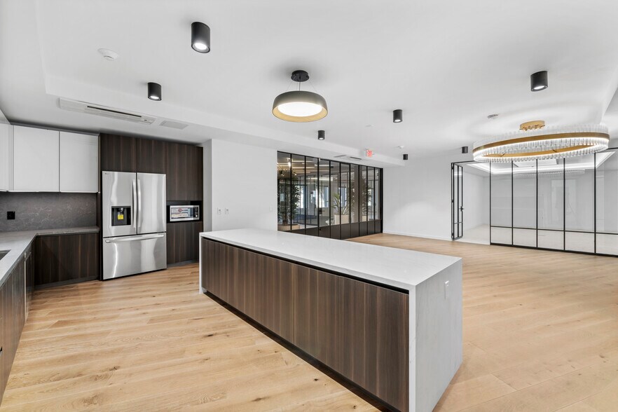 More Photos Of 11440 San Vicente Blvd, Los Angeles Office For Lease