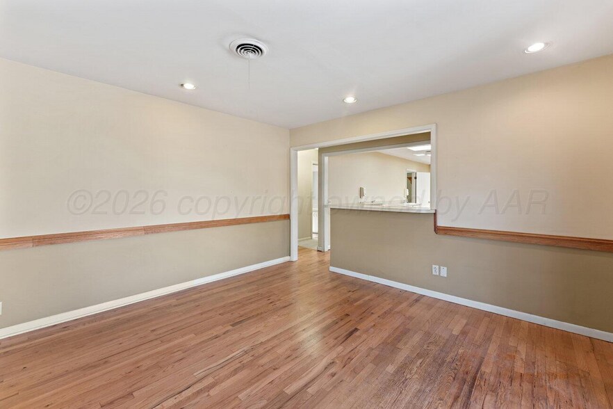 More Photos Of 206 S Bliss Ave, Dumas Office For Sale