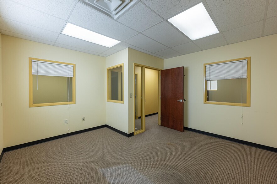 More Photos Of 3040-3050 S Kettering Blvd, Moraine Freestanding For Sale