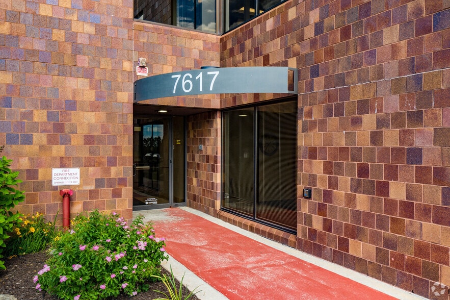 More Photos Of 7617 Mineral Point Rd, Madison Office For Lease