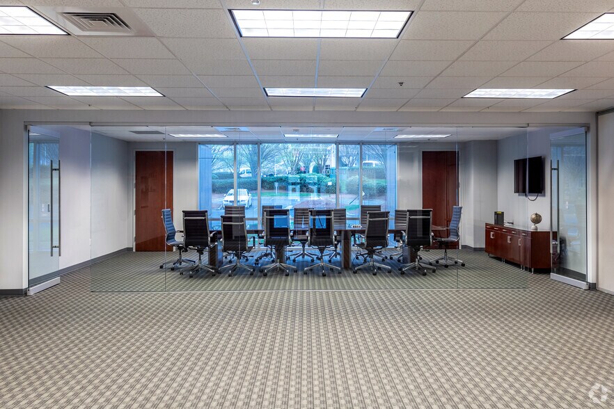 More Photos Of 2550 W Tyvola Rd, Charlotte Unknown For Lease