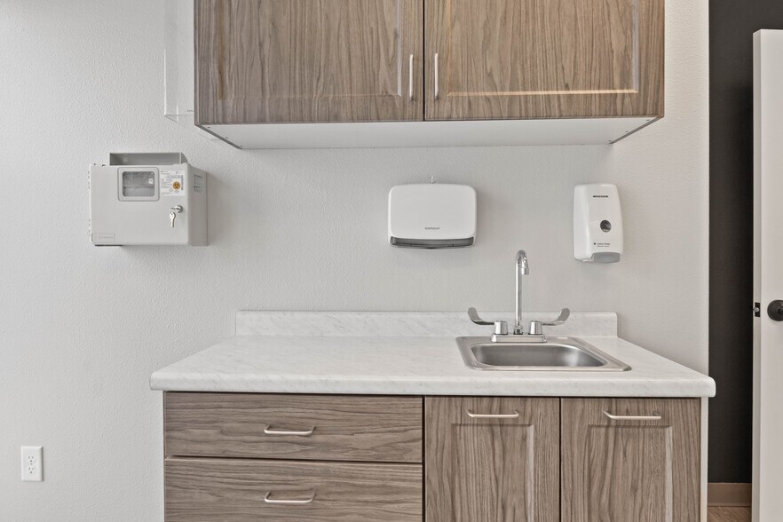 More Photos Of 350 Miller St SE, Salem Office For Sale