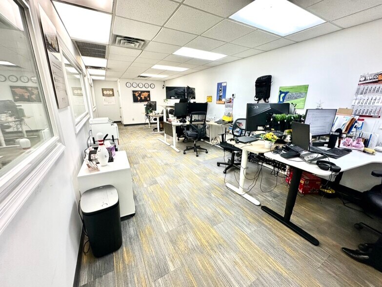More Photos Of 1061 E Elizabeth Ave, Linden Warehouse For Lease