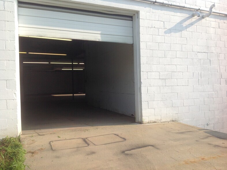 More Photos Of 1010 Rose Ave, Runnemede Flex For Sale