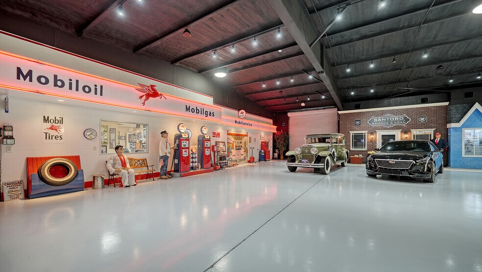 More Photos Of 2111 Whitfield Park Dr, Sarasota Showroom For Sale