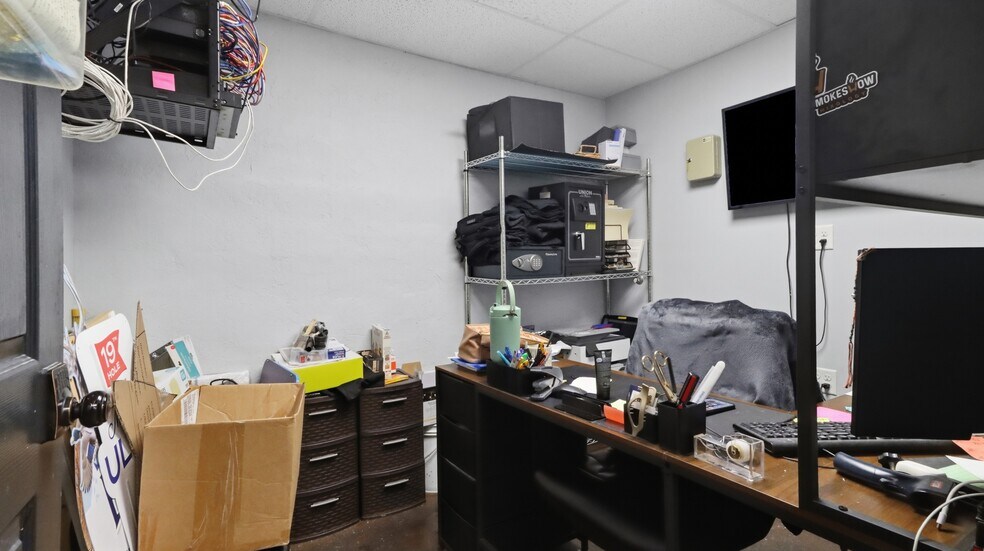 More Photos Of 409 Washington Ave, West Plains Flex For Sale
