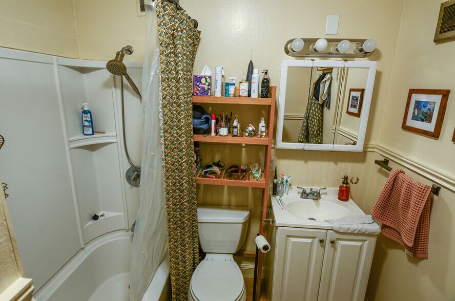 More Photos Of 211 4th Ave, South Charleston Apartments For Sale