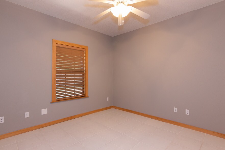 More Photos Of 5702 Pebble Ridge Dr, Milton Medical For Sale