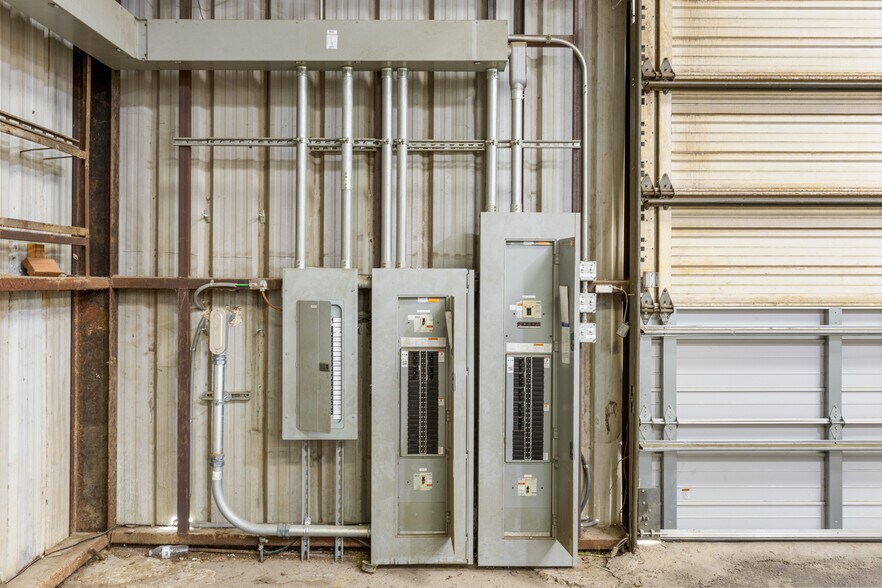 More Photos Of 5908-5912 Eden Dr, Fort Worth Warehouse For Sale
