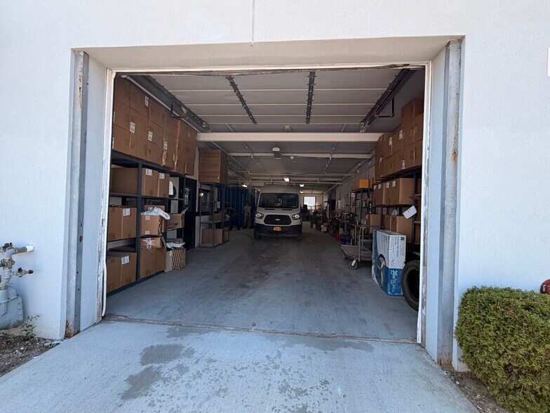 More Photos Of 2 Commercial St, Hicksville Manufacturing For Lease
