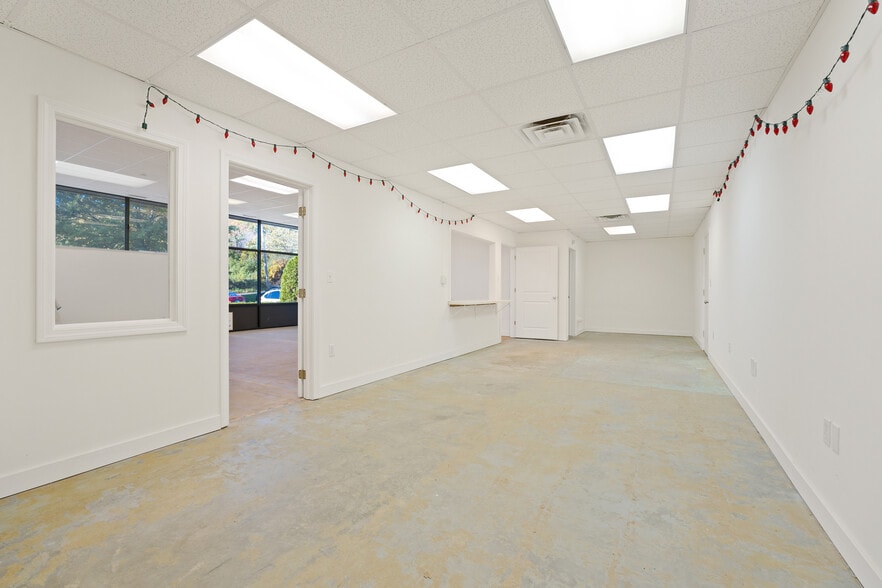 More Photos Of 11 Overlook Dr, Hamden Warehouse For Sale