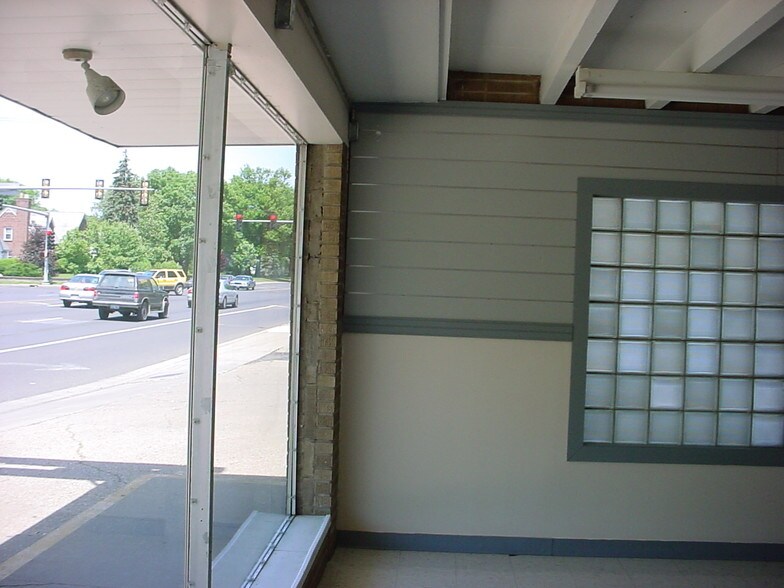 More Photos Of 1500-1532 N 8th St, Pekin General Retail For Lease