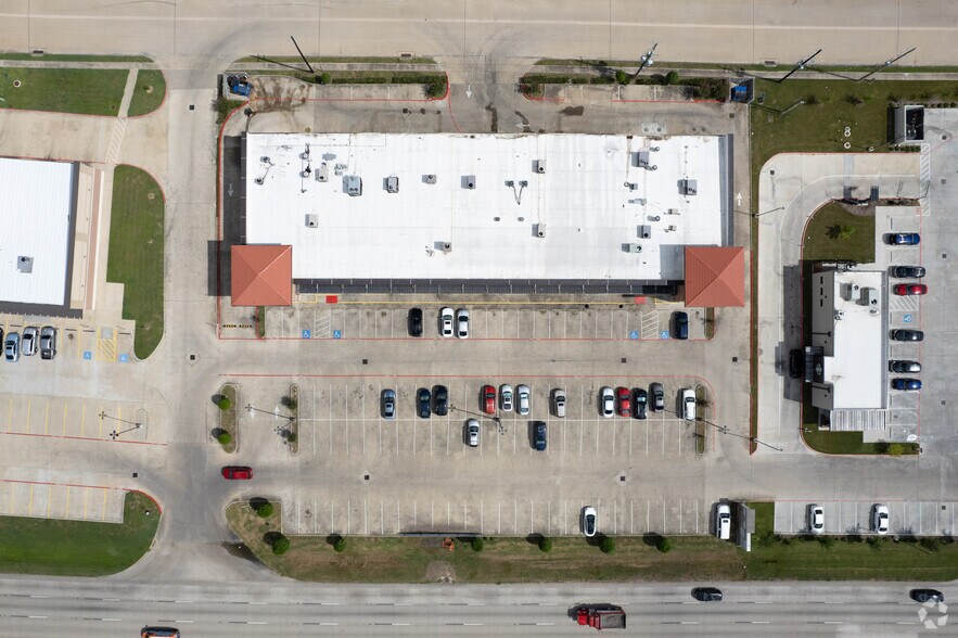 More Photos Of 4001 S Sam Houston Pky, Houston Storefront For Lease