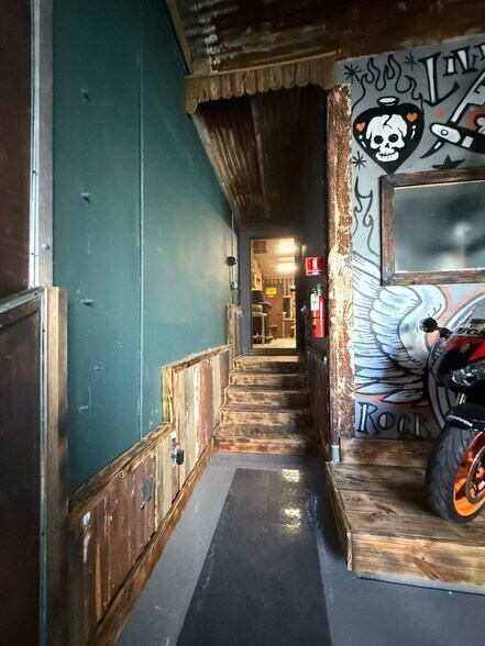 More Photos Of 310 NW 71st St, Miami Warehouse For Sale