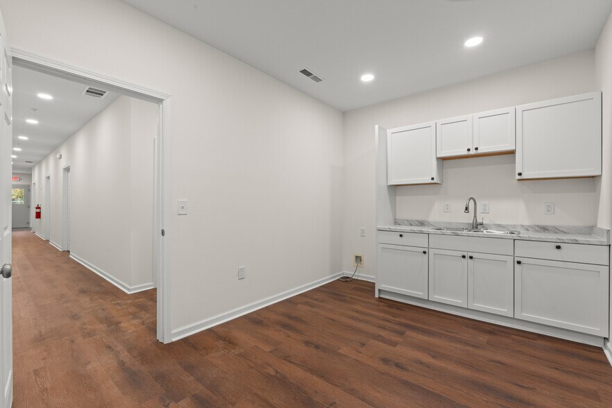 More Photos Of 701 Lovvorn Rd, Carrollton Warehouse For Sale