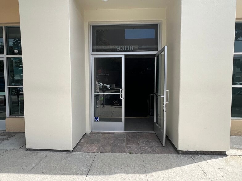 More Photos Of 902-914 Broadway, Santa Monica Unknown For Lease