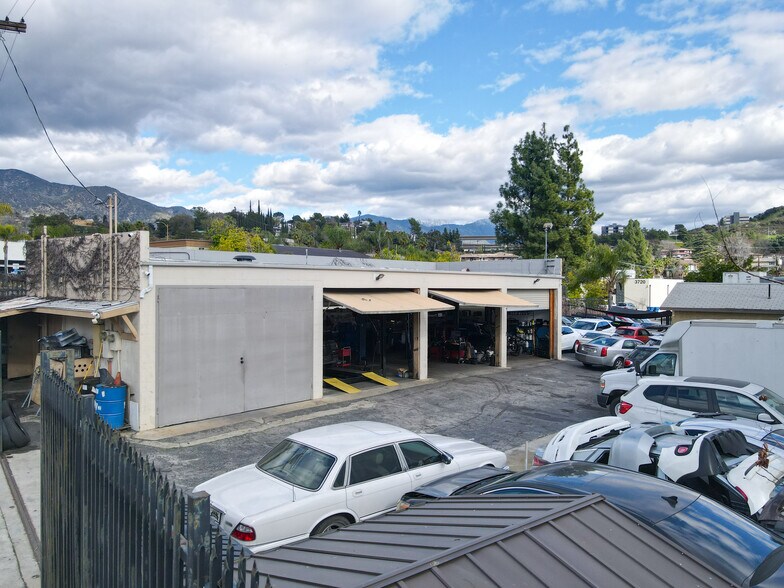 More Photos Of 3713-3715 Clifton Pl, Montrose Auto Repair For Sale