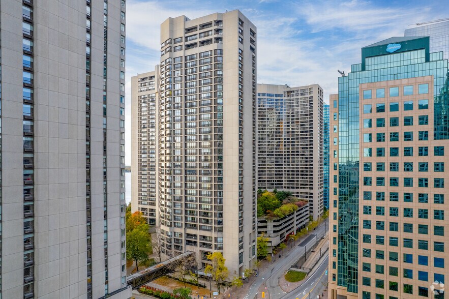 More Photos Of 33 Harbour Sq, Toronto Multifamily For Sale
