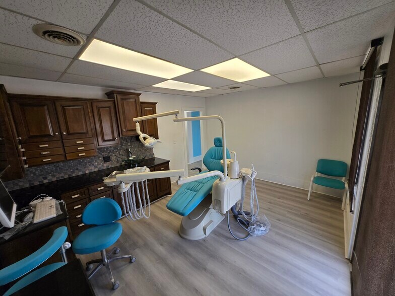 More Photos Of 202 E Weaver Ave, Alvarado Medical For Sale