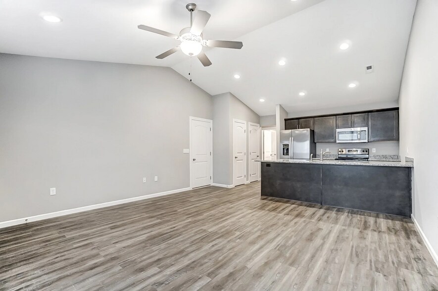 More Photos Of 13816 Illinois Rd, Fort Wayne Apartments For Sale