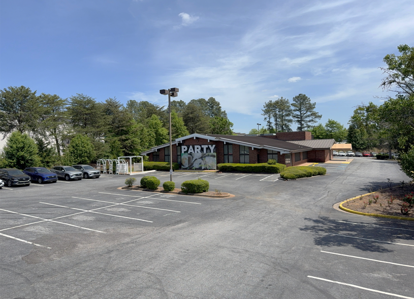 More Photos Of 3370 Venture Pky, Duluth Restaurant For Lease