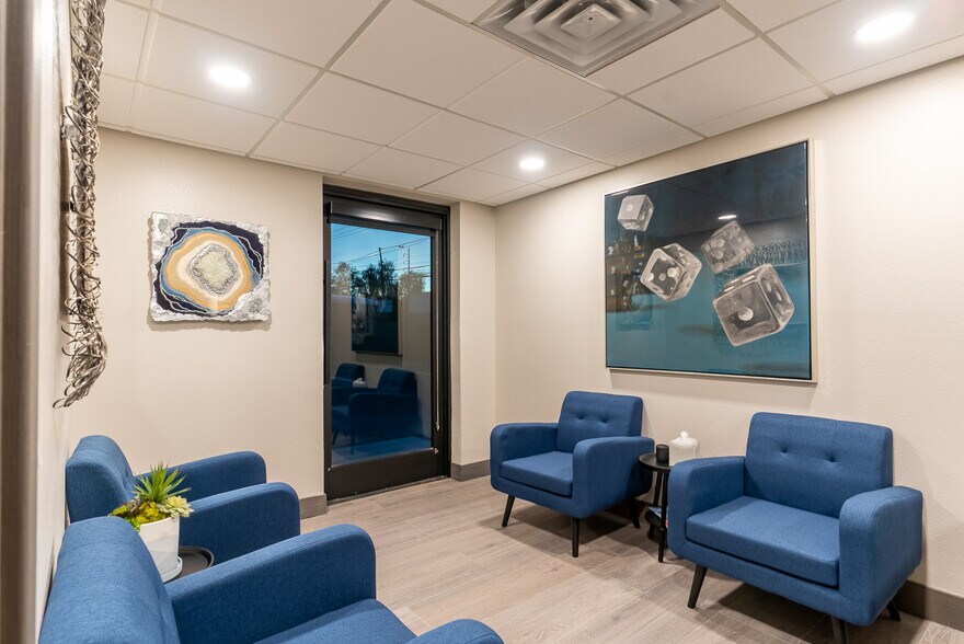 More Photos Of 810 S Casino Center Blvd, Las Vegas Office For Lease