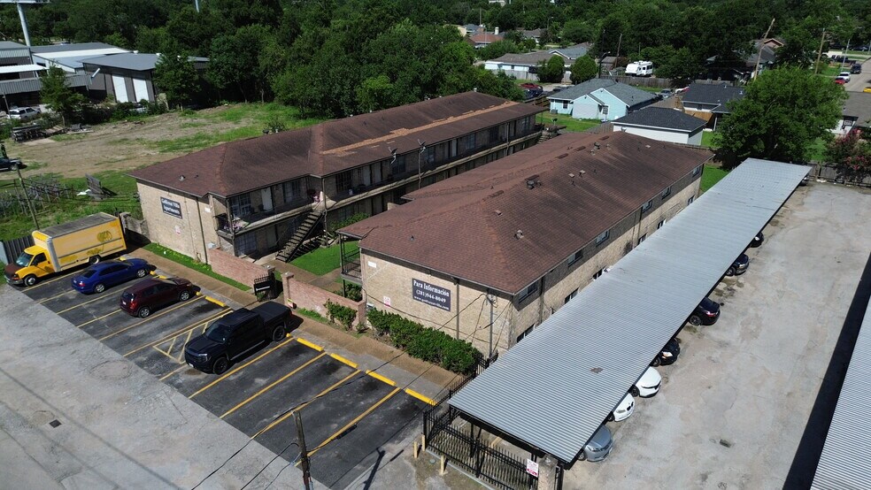 More Photos Of 3046 Golfcrest Blvd, Houston Apartments For Sale