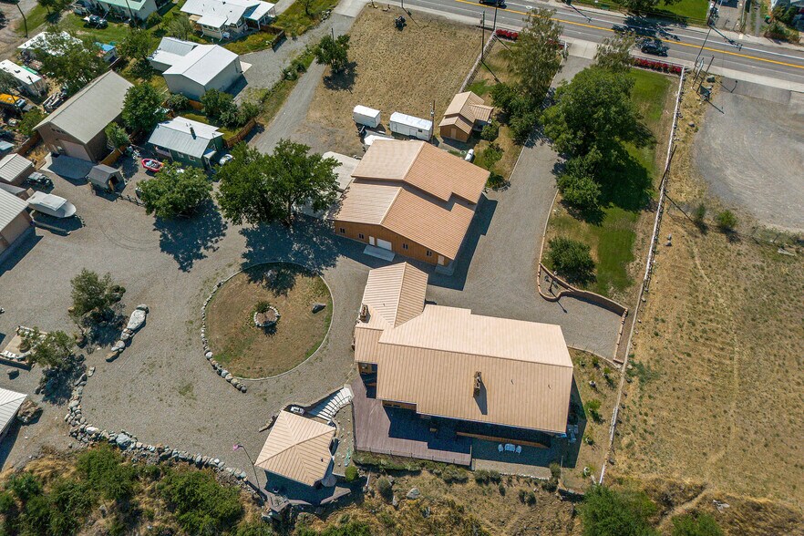 More Photos Of 420-422 Main Street St, Riggins Specialty For Sale