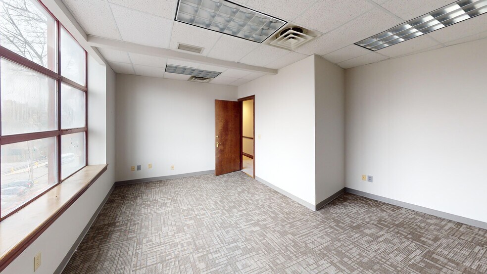 More Photos Of 11 Summer St, Buffalo Medical For Lease