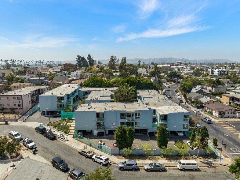 More Photos Of 1776 S Rimpau Blvd, Los Angeles Apartments For Sale