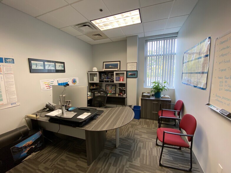 More Photos Of 800 Technology Center Dr, Stoughton Light Manufacturing For Lease