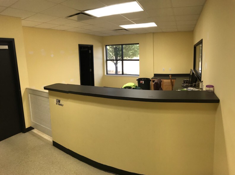 More Photos Of 162 Hillsdale West Dr, Advance Light Distribution For Lease