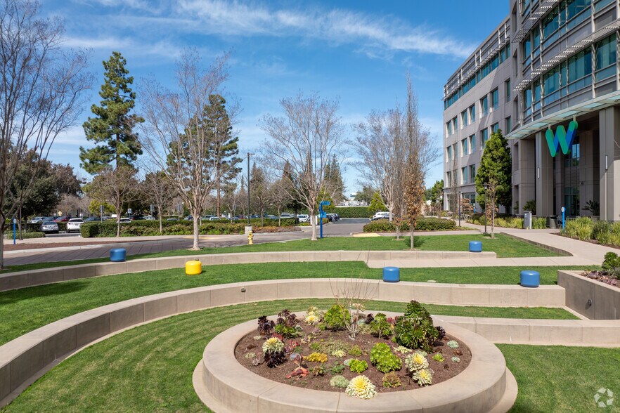 More Photos Of 690 E Middlefield Rd, Mountain View Office For Lease