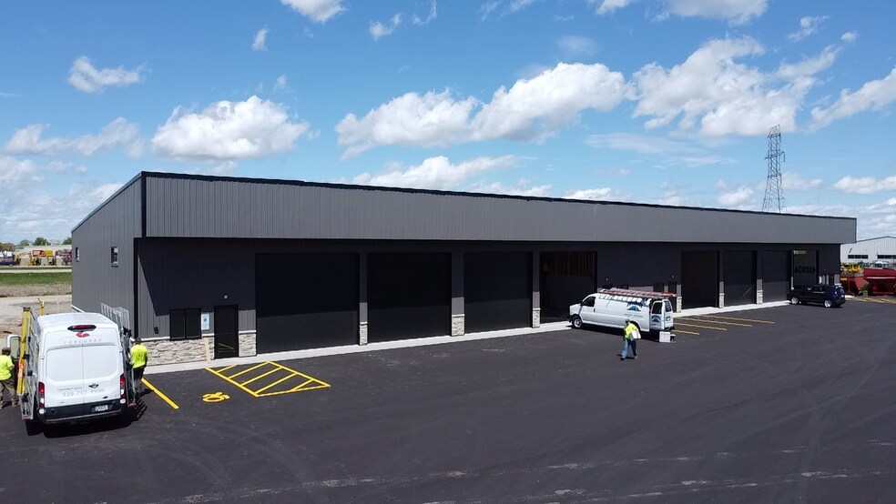 More Photos Of 5700 W Clairemont Dr, Appleton Flex For Lease