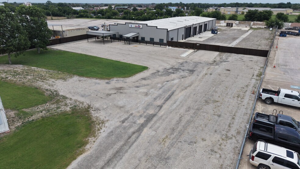 More Photos Of 6850 N Interstate 35e E, Waxahachie Warehouse For Lease