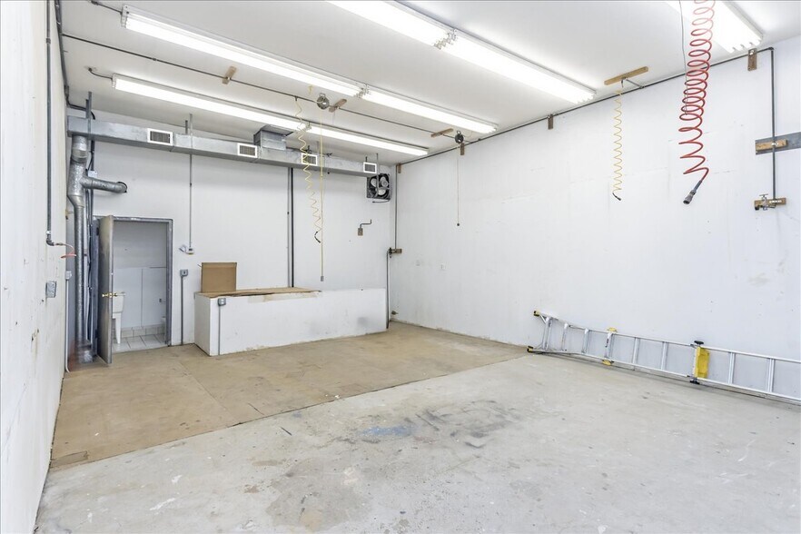 More Photos Of 816 Hempstead Tpke, Franklin Square Office For Lease