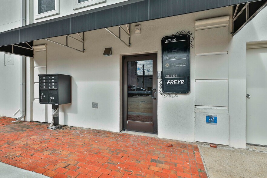 More Photos Of 6-8 E Court Sq, Newnan Medical For Lease