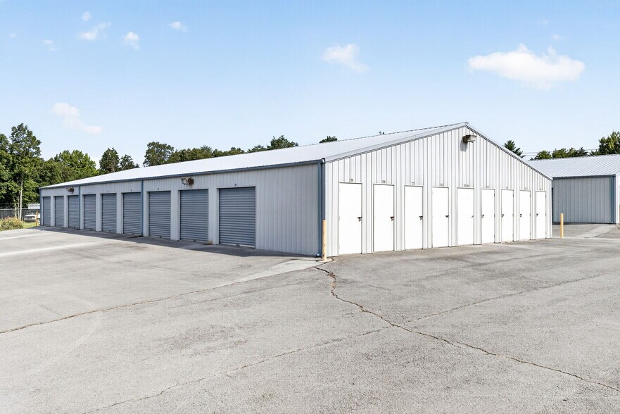 More Photos Of 110 Woodlands Cir, Crossville Self Storage For Sale