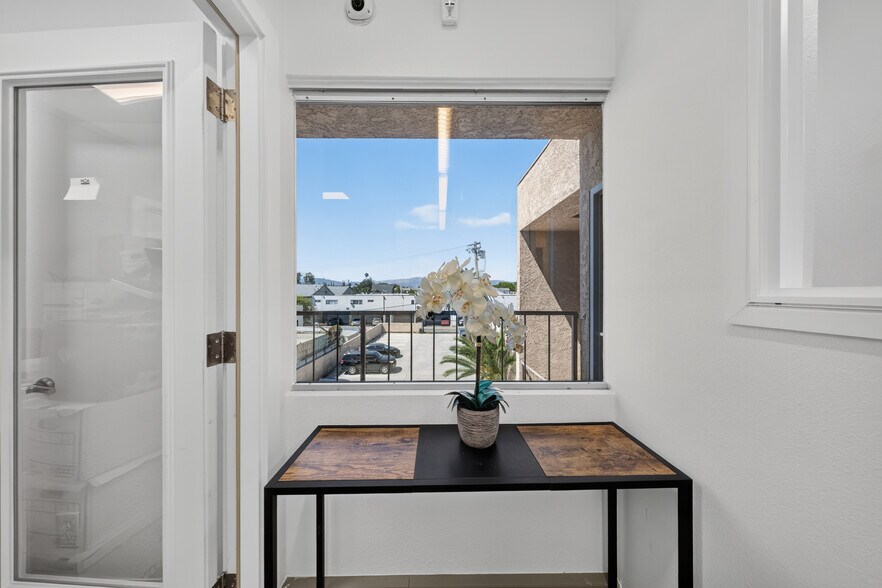 More Photos Of 20847 Sherman Way, Canoga Park Office For Sale