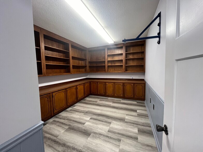 More Photos Of 303 Pineview Dr, Waycross Medical For Lease