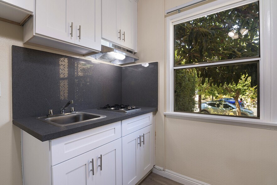 More Photos Of 1930 S Oxford Ave, Los Angeles Apartments For Sale