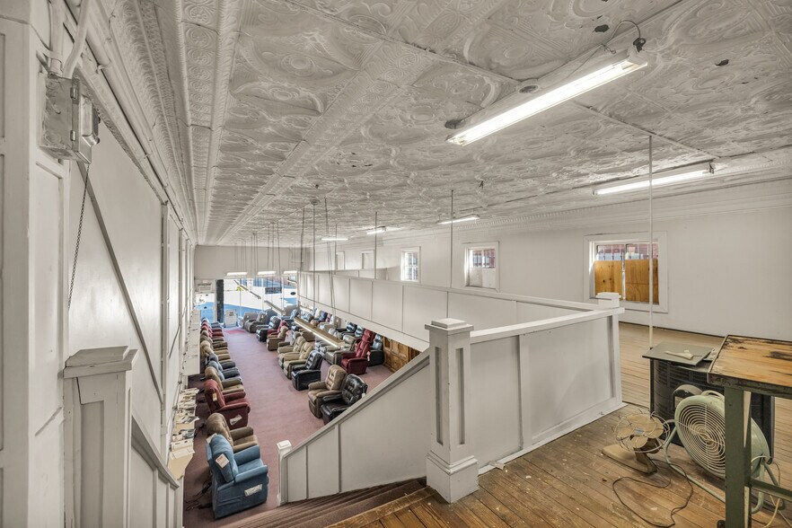 More Photos Of 142 S Wilson St, Vinita General Retail For Sale