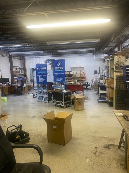 More Photos Of 8614 Veterans Memorial Dr, Houston Distribution For Sale