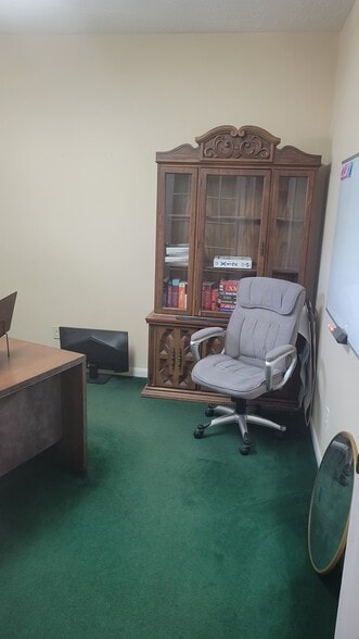 More Photos Of 801 Morton St, Richmond Office For Sale