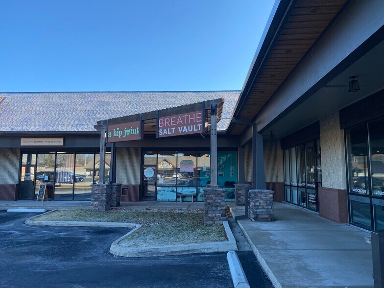 More Photos Of 1730 E Republic Rd, Springfield Unknown For Lease