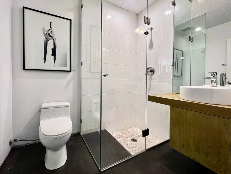 More Photos Of 76 Prince St, Kingston Storefront Retail Office For Sale