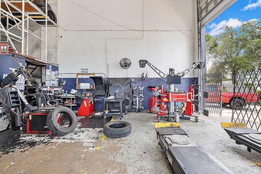 More Photos Of 3593 S Military Trl, Lake Worth Auto Repair For Sale