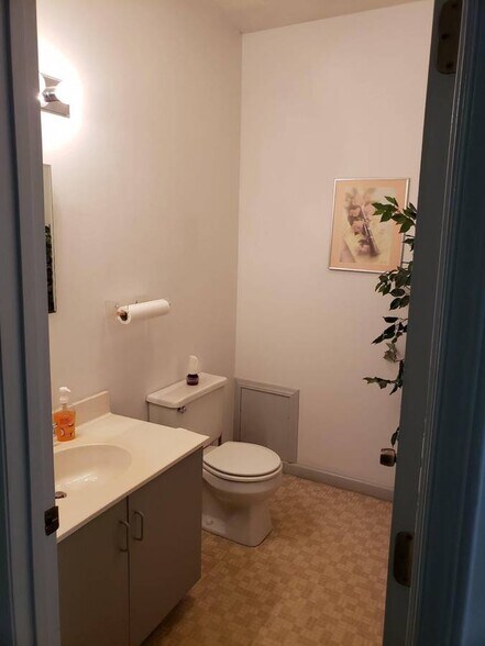 More Photos Of 1999 S Main St, Blacksburg Office Residential For Lease