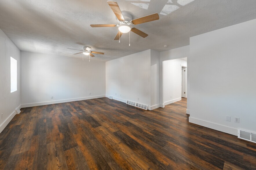 More Photos Of 231 Walnut St, Morgantown Office For Sale