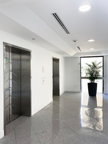 More Photos Of 2100 Ponce De Leon Blvd, Coral Gables Office For Lease